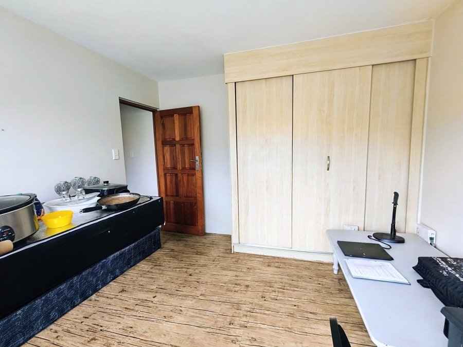 6 Bedroom Property for Sale in Paradise Beach Eastern Cape